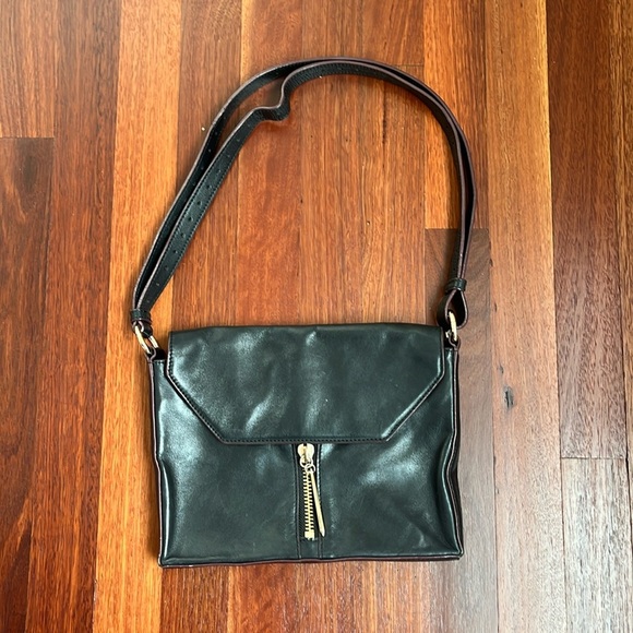 POUR La VICTOIRE shoulder bag - Picture 1 of 7